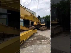 Nuovo edificio a tre fasi, lunghissimo e alto, demolizione, boom e braccio.