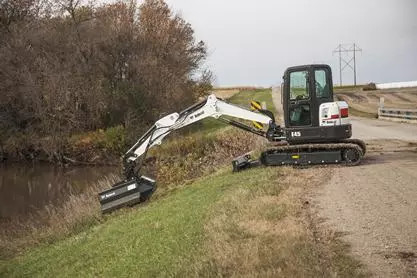 Certificato Q355B Excavator Flail Mower 2000mm Cutting Machine in colore arancione/nero