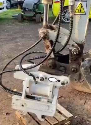 Attacco rapido inclinabile per escavatore Huitong HT 3-5 tonnellate 150 kg Compatibile con CAT/Komatsu Bloccaggio manuale