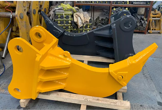 Potente escavatore giallo Stump Ripper Strumento di scavo di eccezionale resistenza per l'estrazione delle radici degli alberi